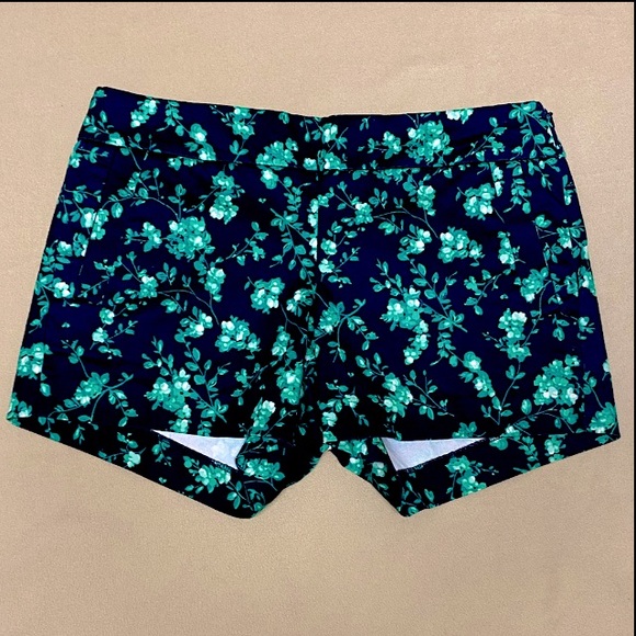 J. Crew NWOT Navy Blue & Green Floral Stretch Zip Up Shorts - Picture 5 of 16